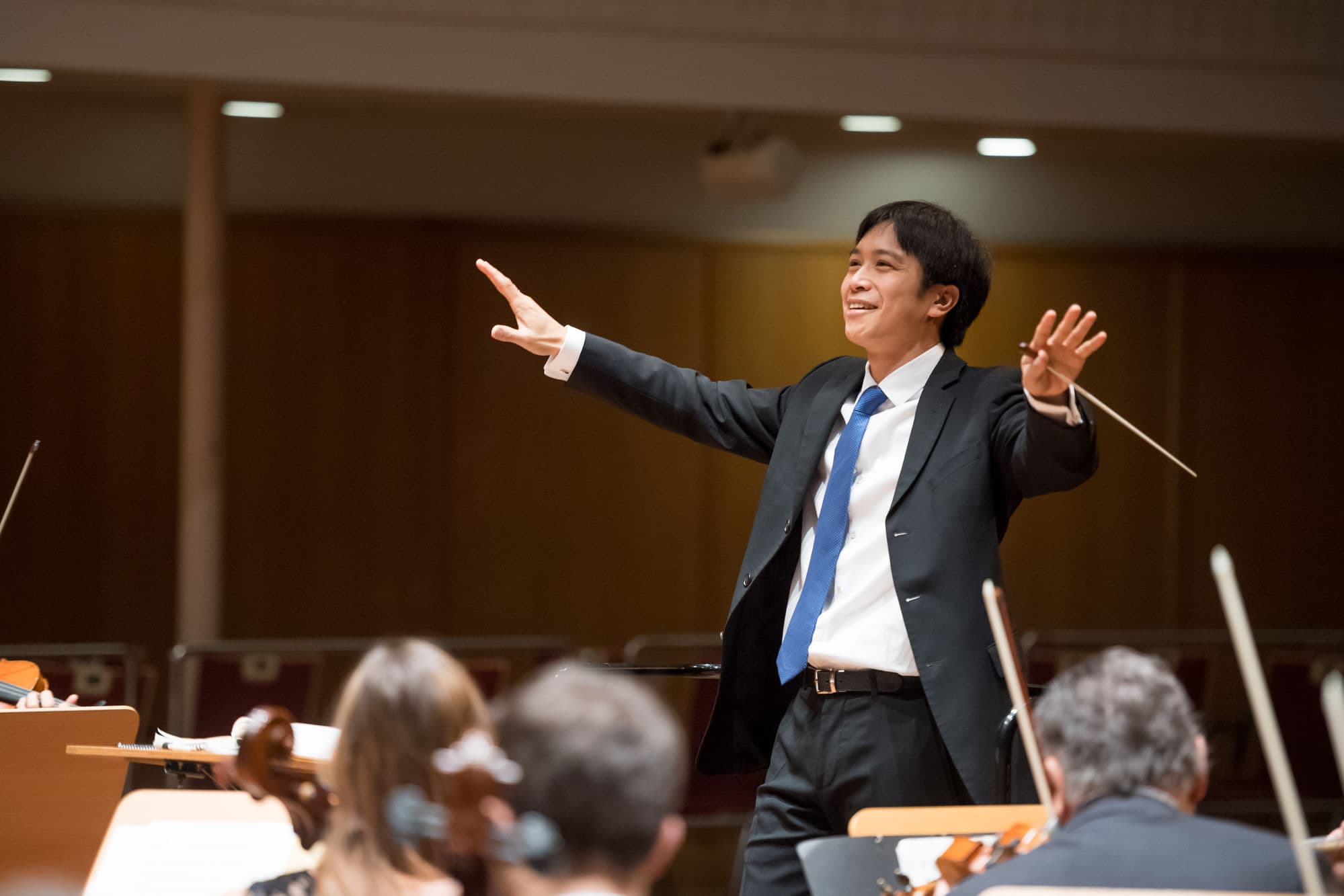 Alexander G. Adiarte am Pult